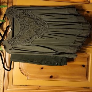 Gloria Vanderbilt pants and blouse